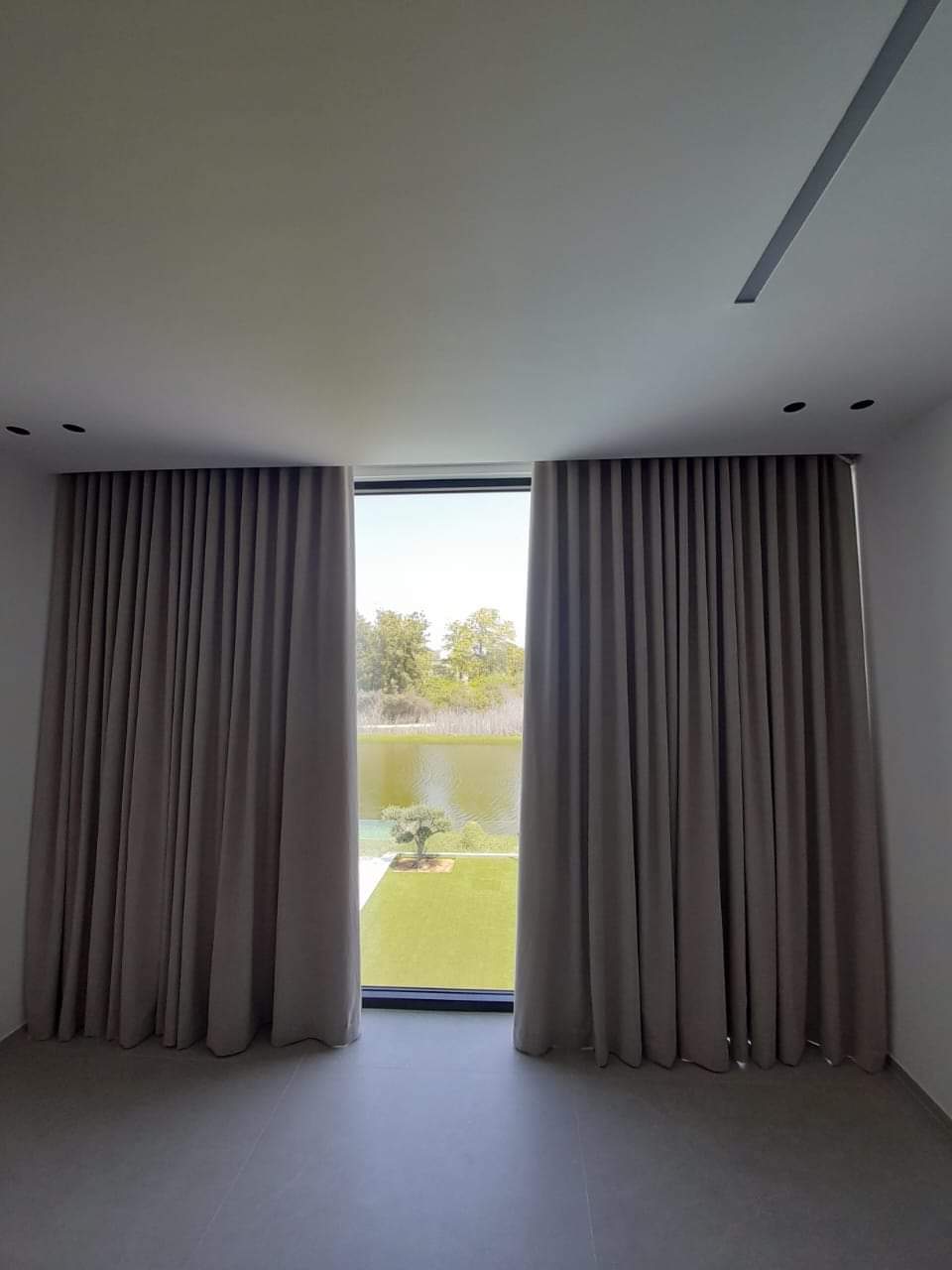 /media/decore/images/place/Image-4.jpg Curtains